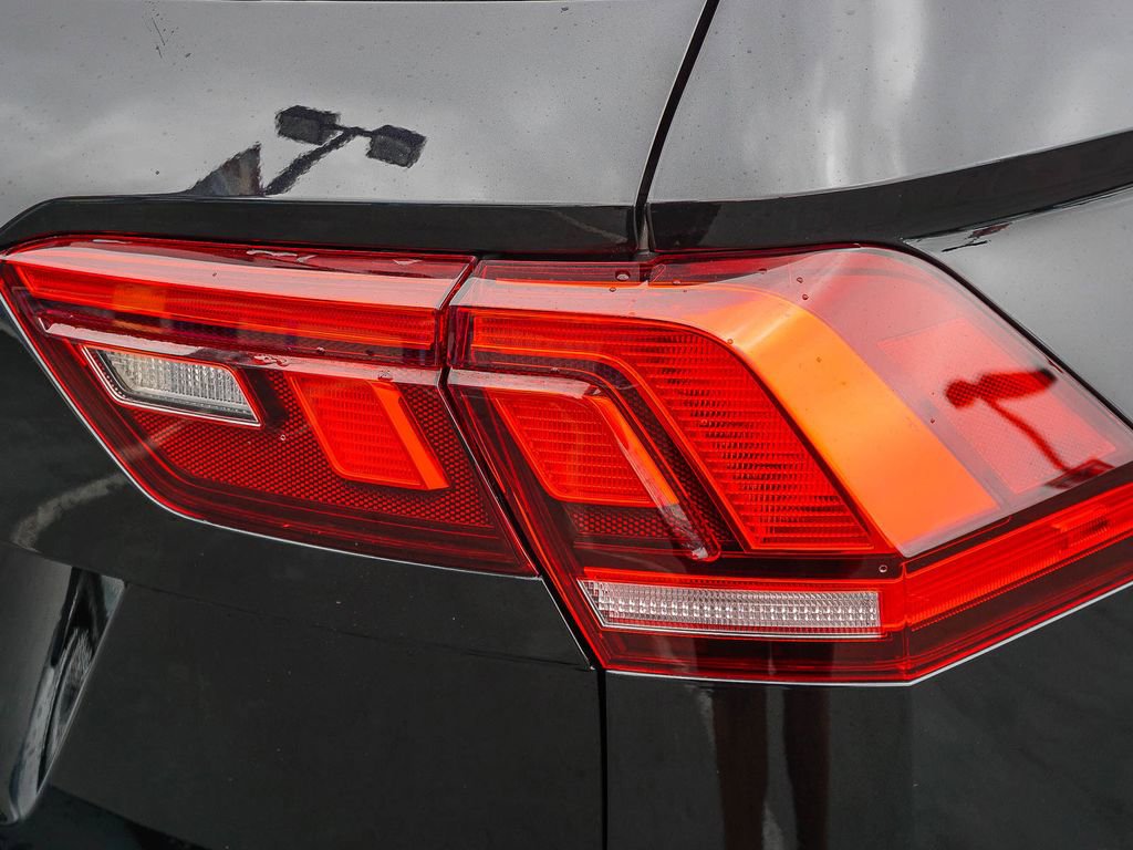 Used 2021 Volkswagen Tiguan SEL FWD image 8