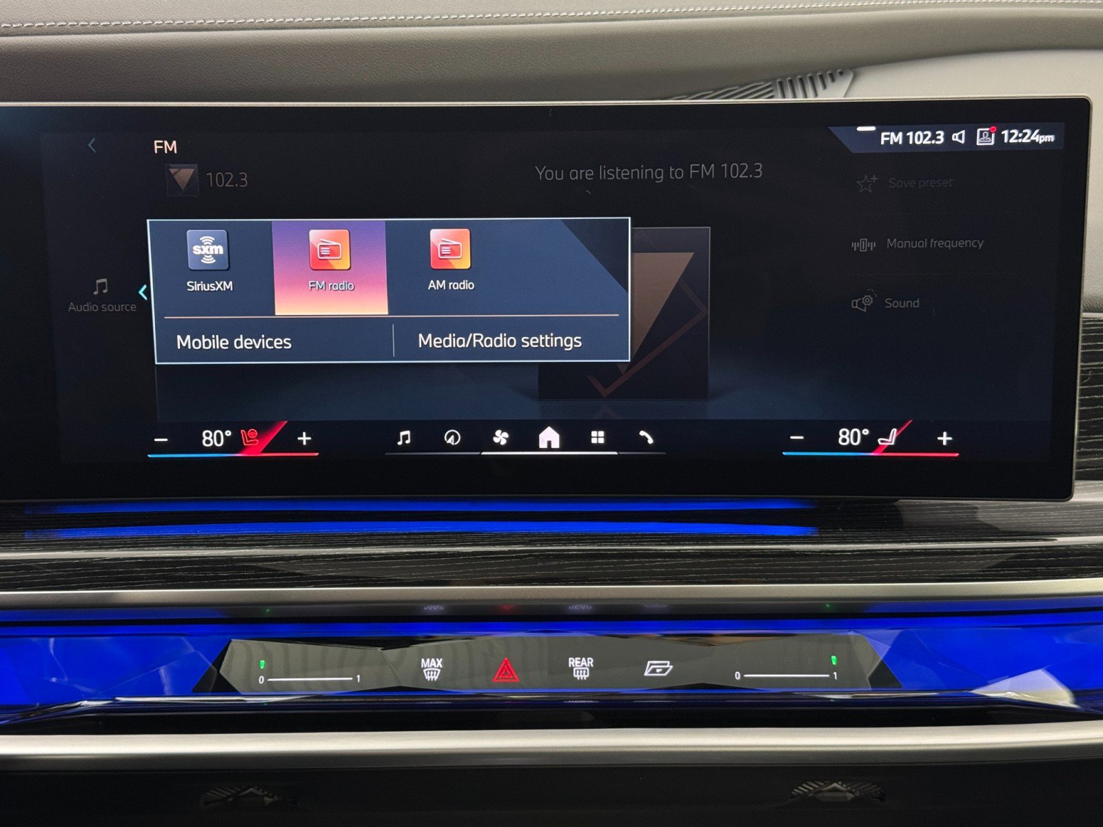 Used 2024 BMW 740i w/ Premium Package 2 image 27