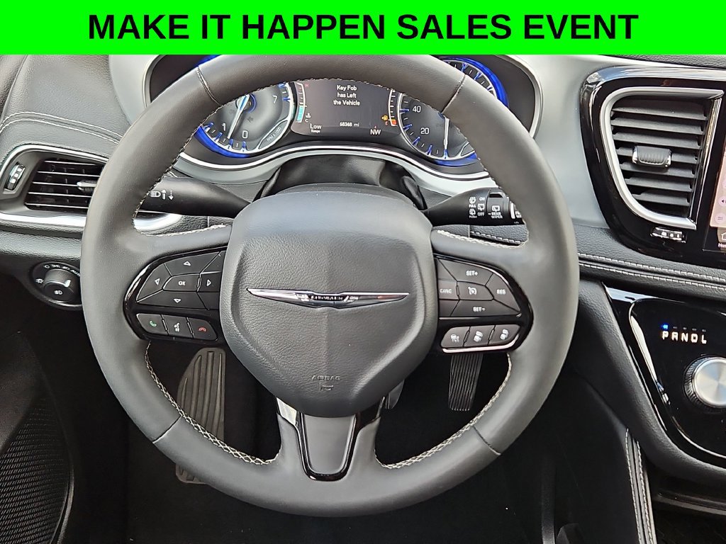Used 2025 Chrysler Pacifica Limited FWD image 22