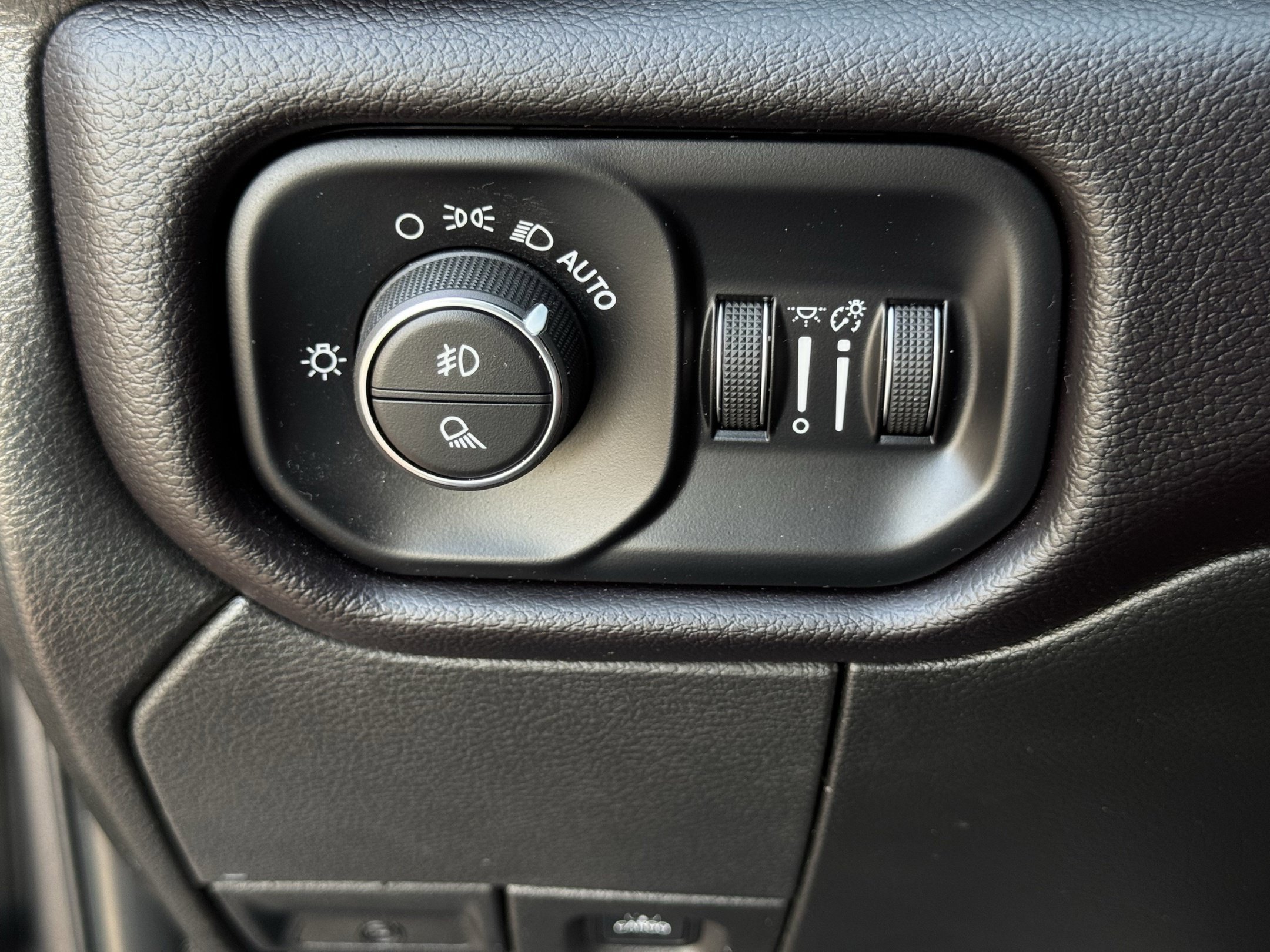 Used 2024 RAM 2500 Rebel AWD/4WD image 25