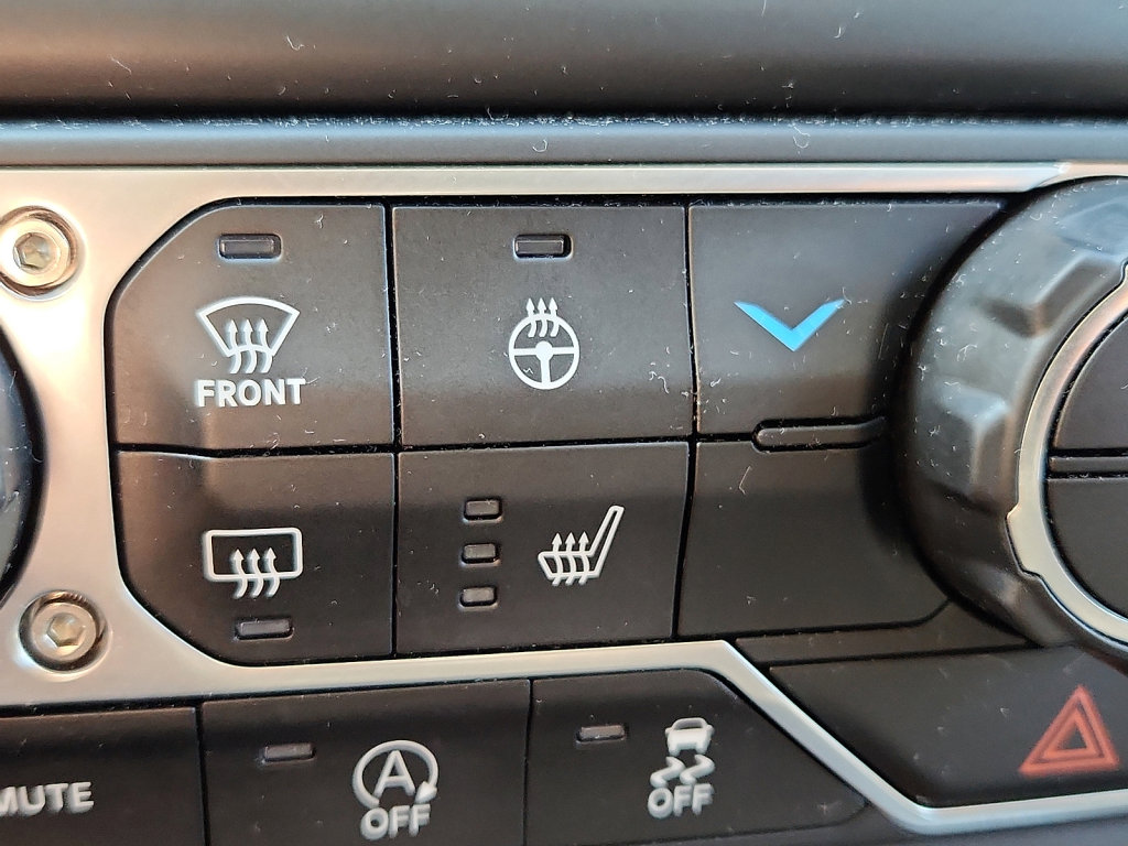 Used 2023 Jeep Wrangler Sport S image 31