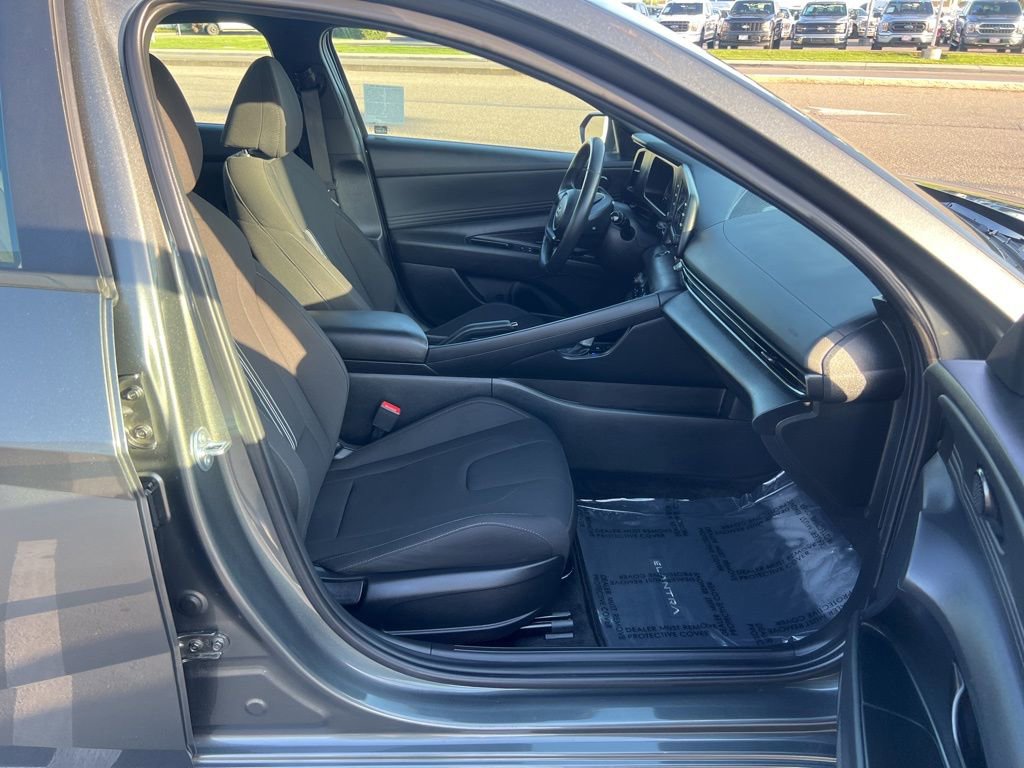 Used 2025 Hyundai Elantra Sport w/ Cargo Package FWD image 31