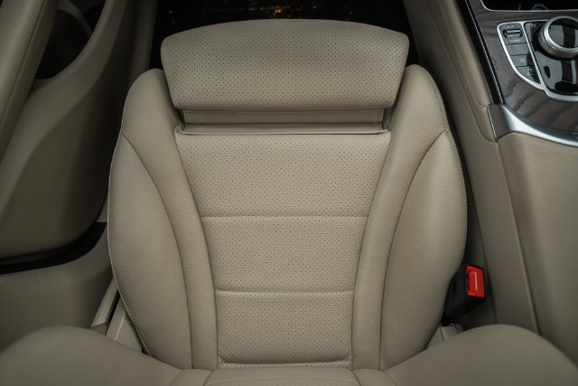 Used 2019 Mercedes-Benz GLC 350e 4MATIC w/ Premium Package image 31