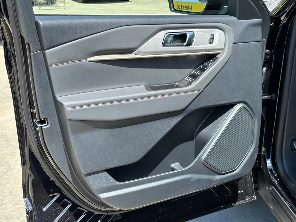 New 2026 Ford Explorer Active RWD image 14