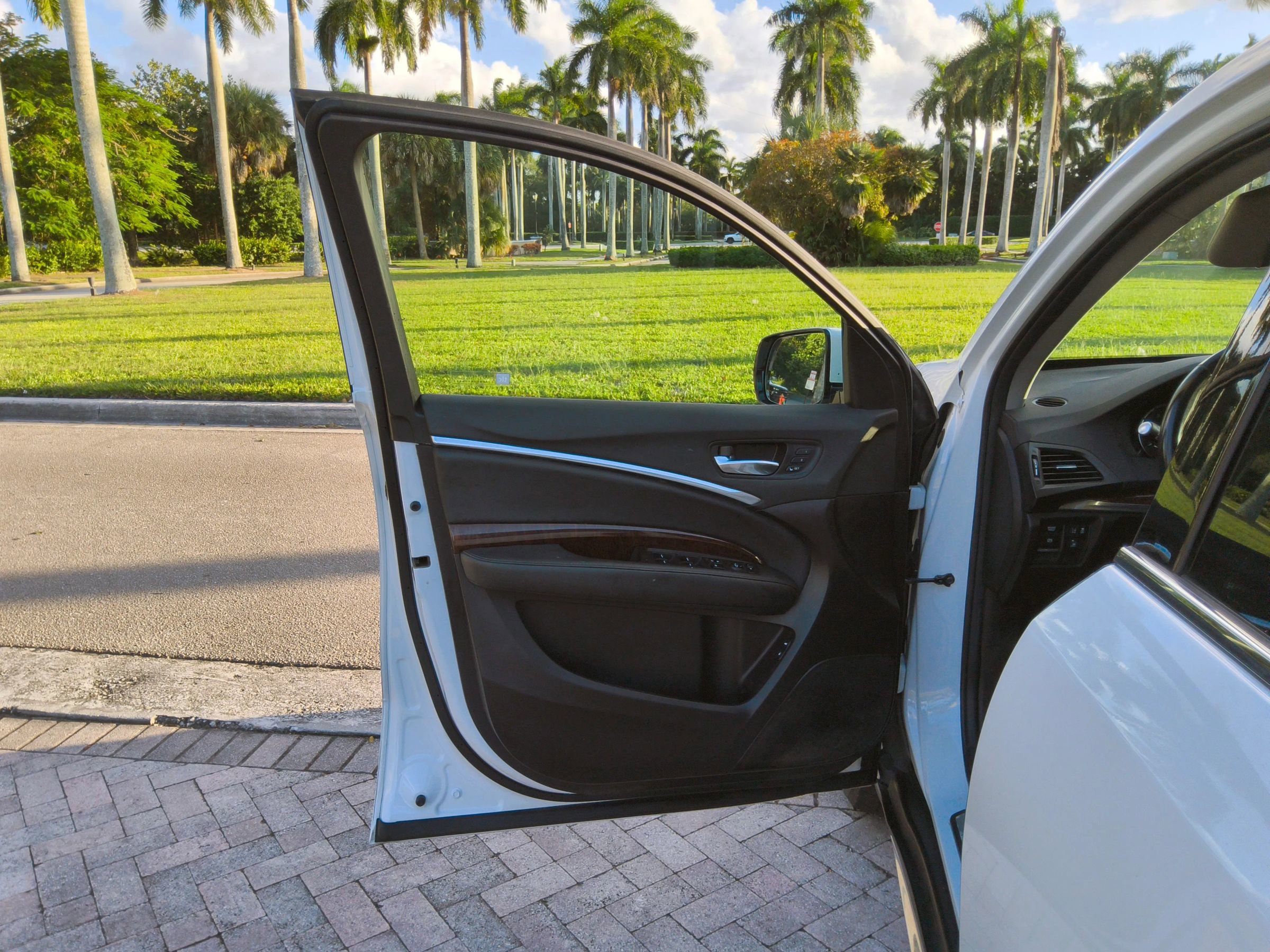 Used 2020 Acura MDX SH-AWD image 9