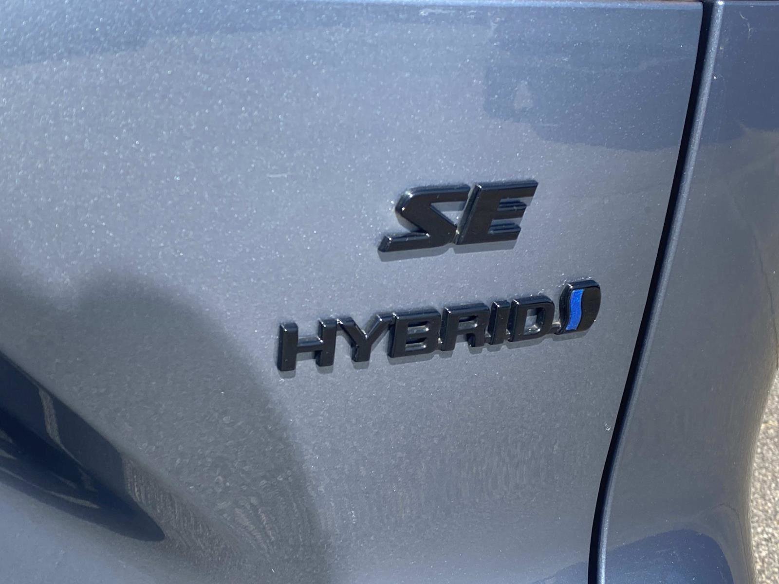 Used 2024 Toyota Corolla Cross SE image 6