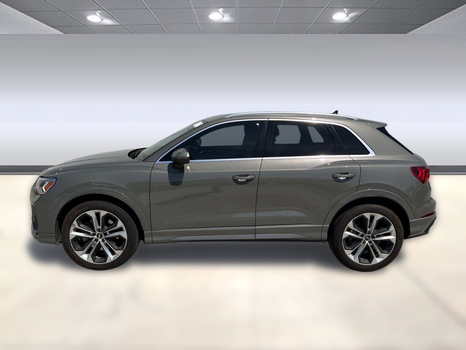 Used 2020 Audi Q3 2.0T Premium Plus AWD/4WD image 2
