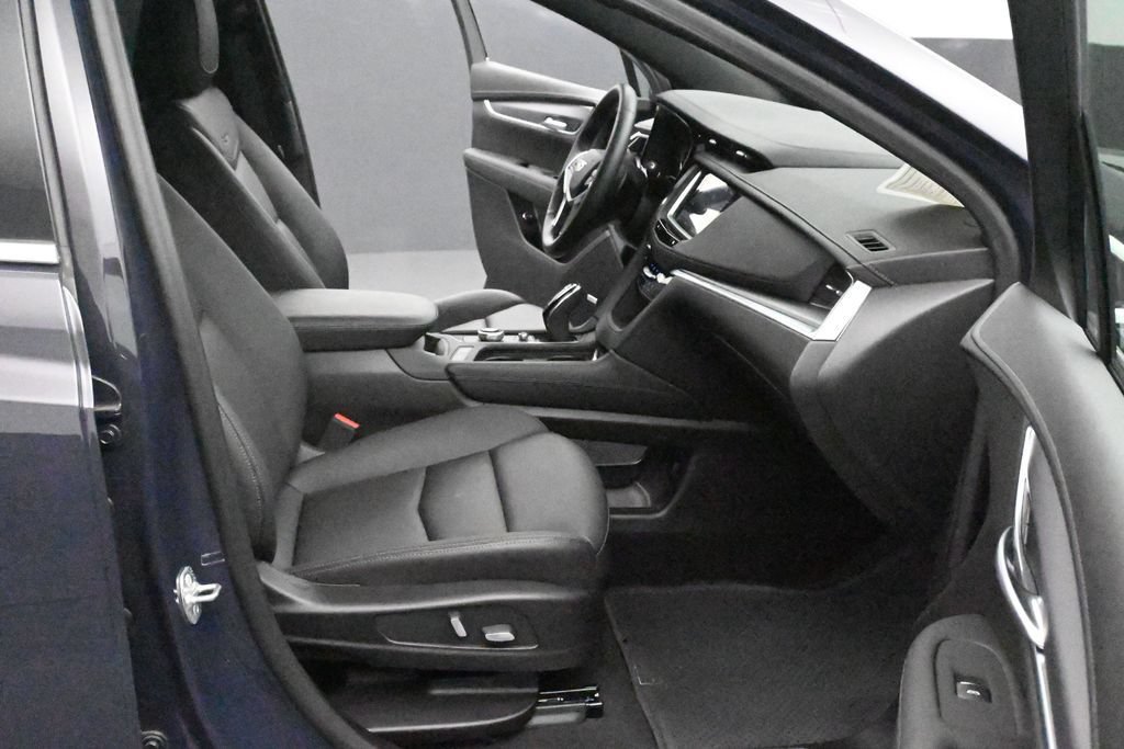 Used 2025 Cadillac XT5 Luxury AWD/4WD image 11