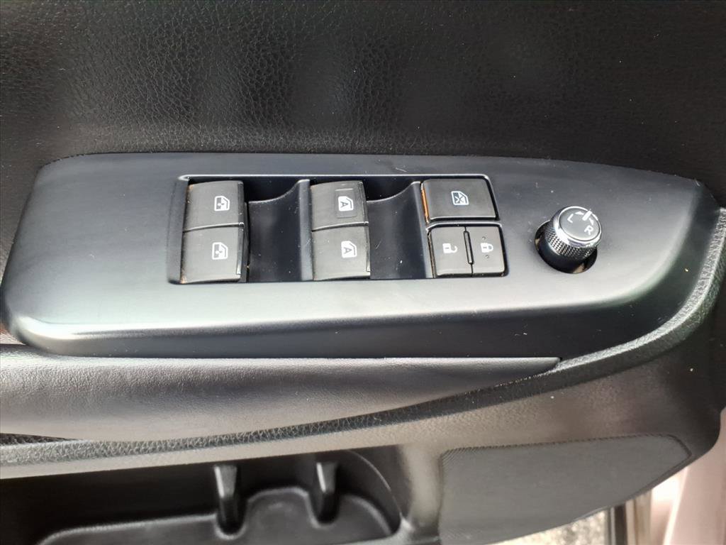 Used 2019 Toyota Highlander XLE image 25
