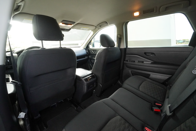 Used 2024 Nissan Pathfinder SV FWD image 17