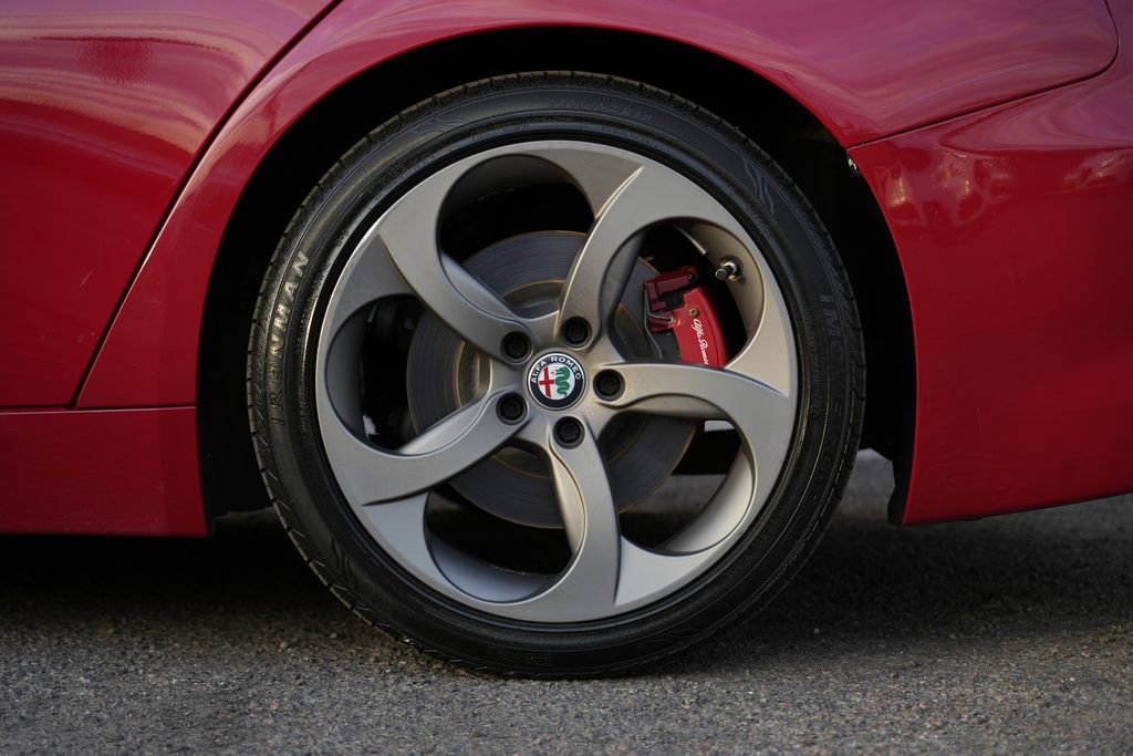 Used 2018 Alfa Romeo Giulia image 14