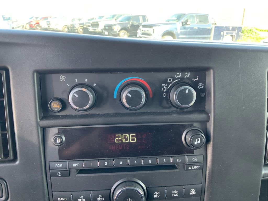 Used 2018 Chevrolet Express 2500 image 25