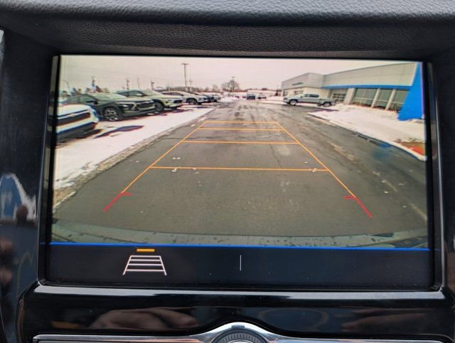 Used 2022 Chevrolet Trax LT w/ LT Convenience Package image 23