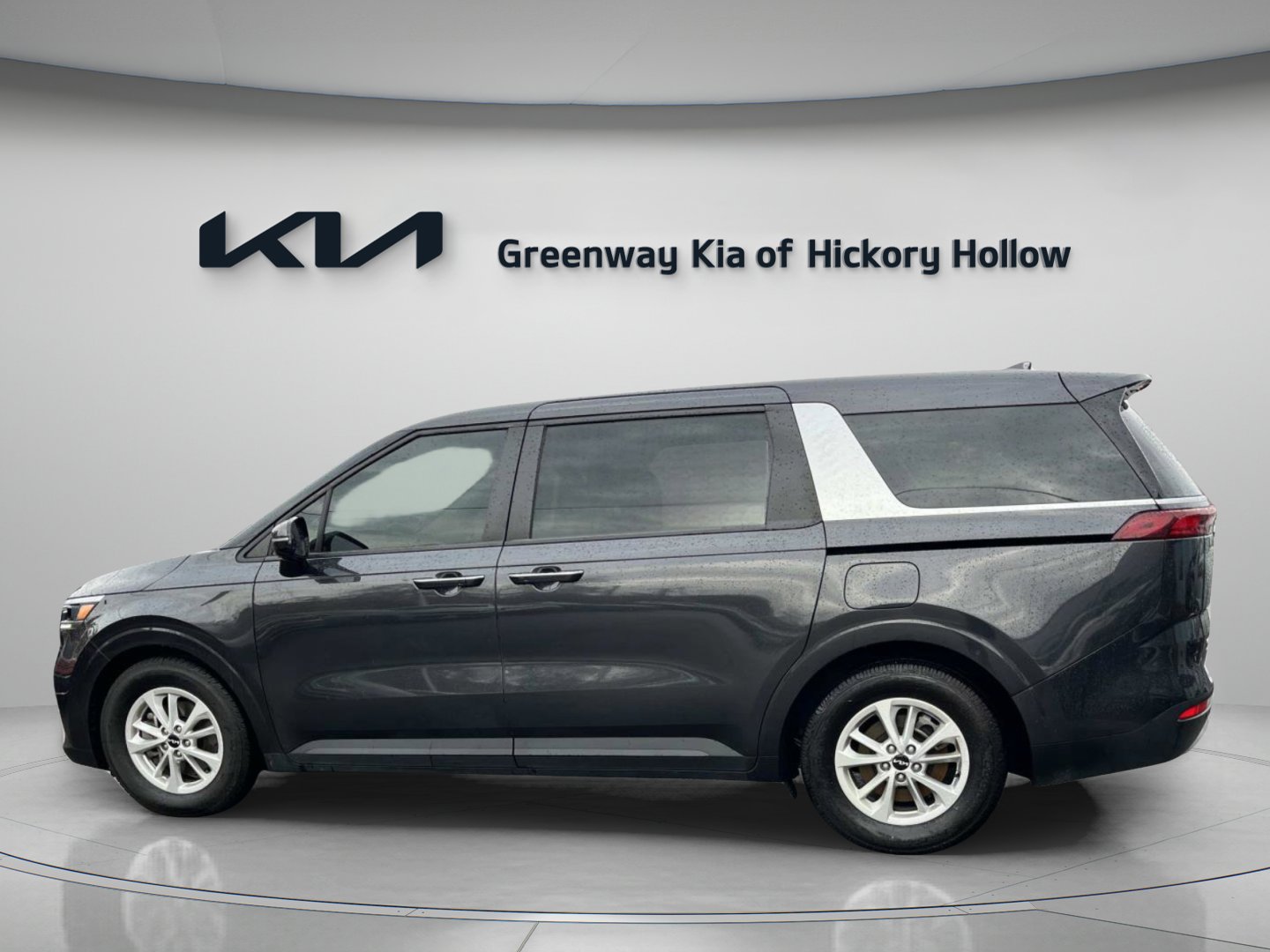 Certified 2024 Kia Carnival LX image 5