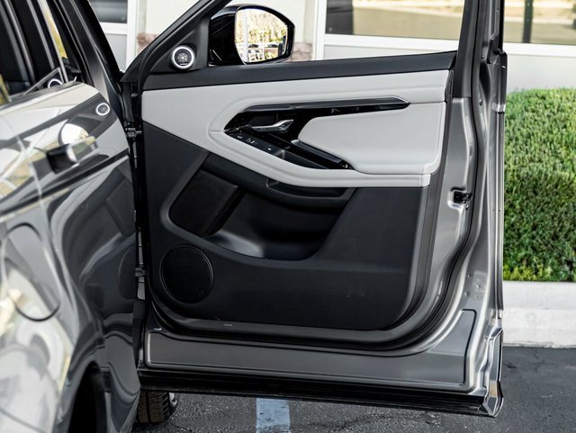 Used 2022 Land Rover Range Rover Evoque R-Dynamic SE image 25