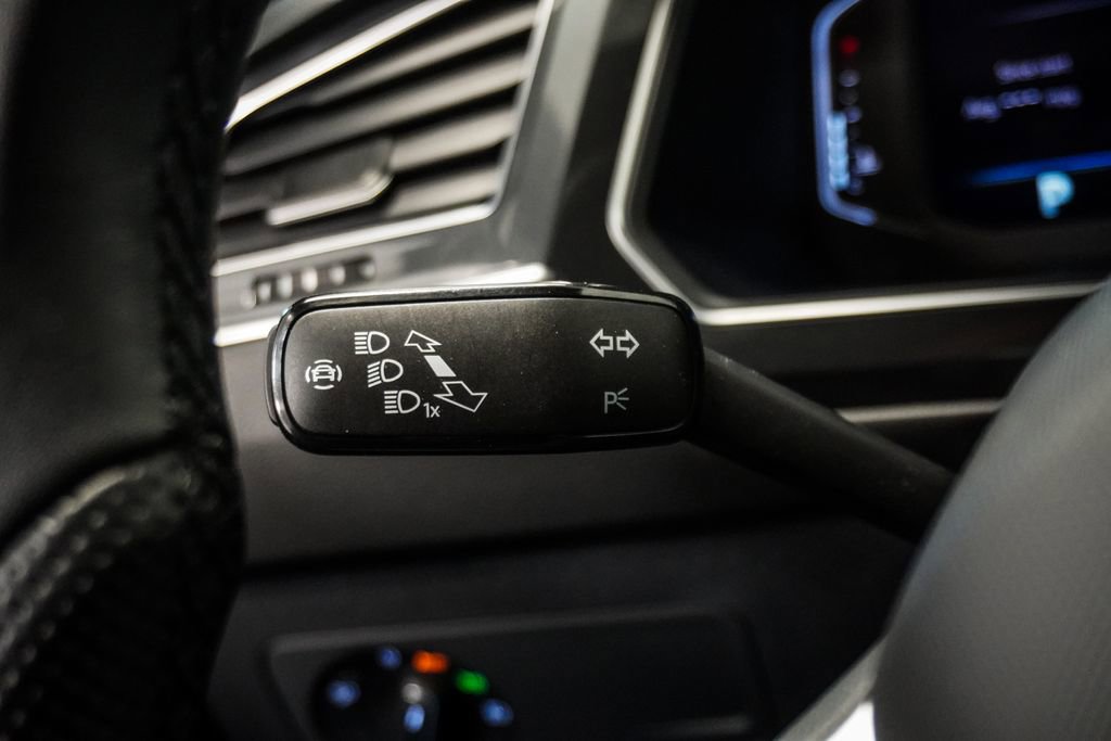 Used 2022 Volkswagen Tiguan SEL R-Line AWD/4WD image 18