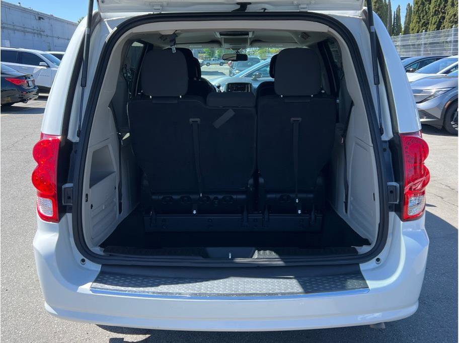 Used 2017 Dodge Grand Caravan SE w/ Power Window Group FWD image 5