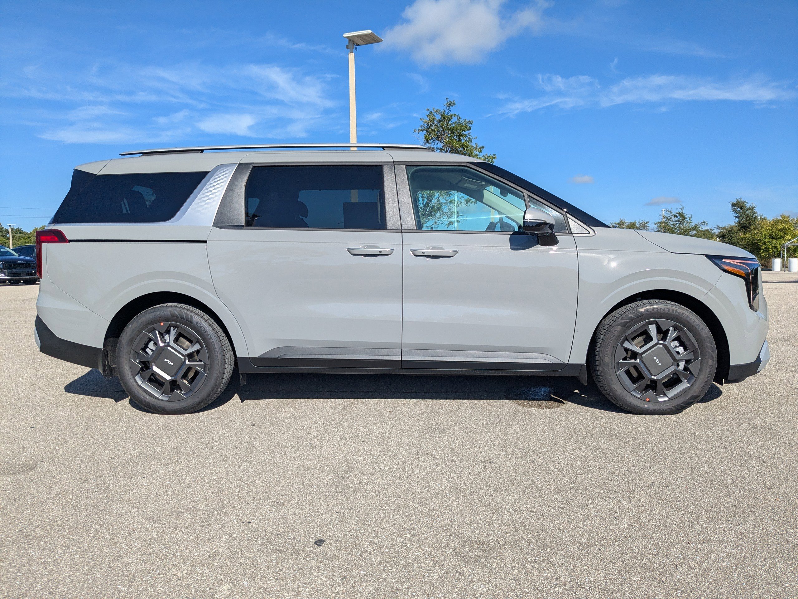 New 2026 Kia Carnival EX image 4