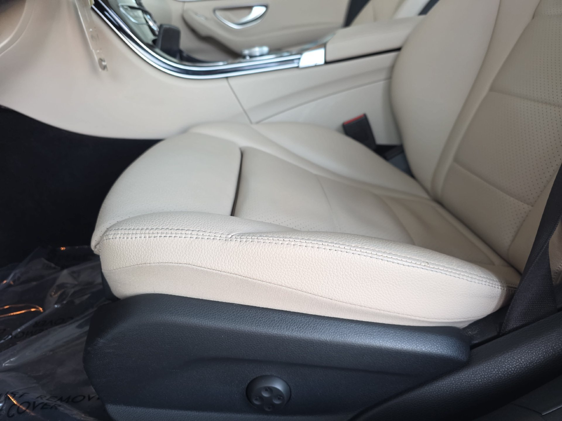 Certified 2017 Mercedes-Benz C 300 4MATIC Sedan image 27