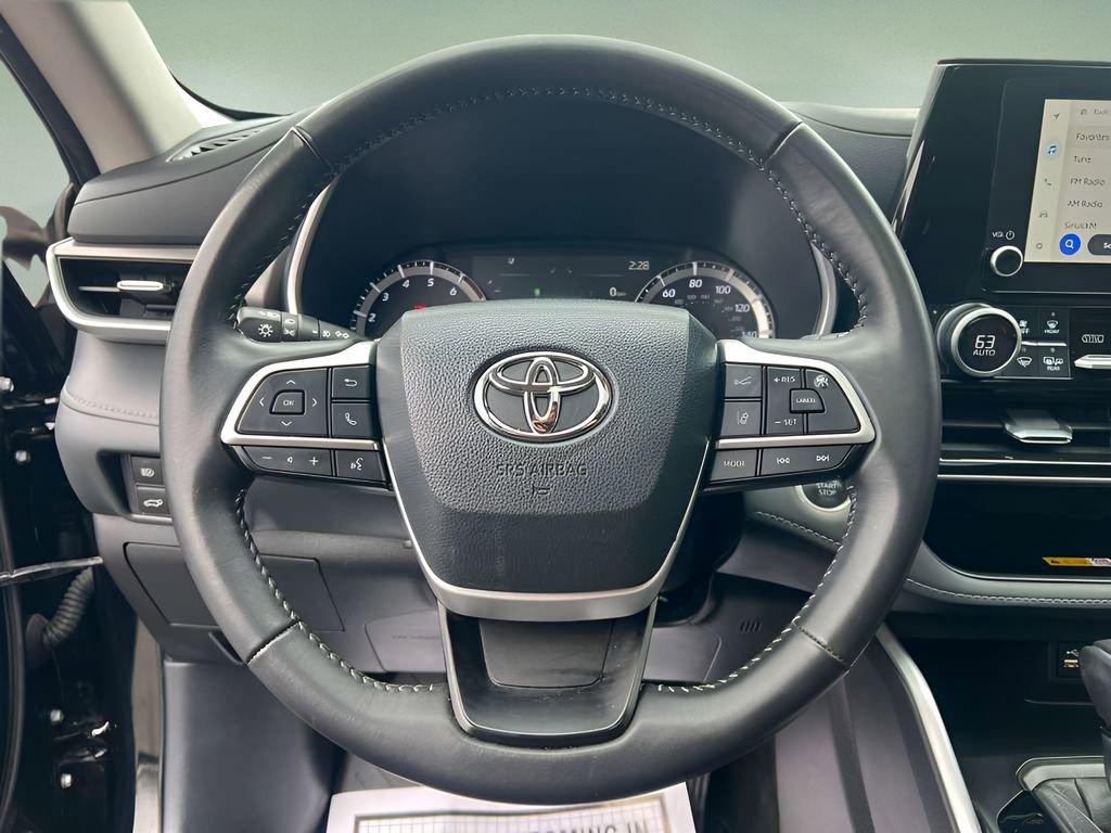 Used 2025 Toyota Highlander XLE image 21