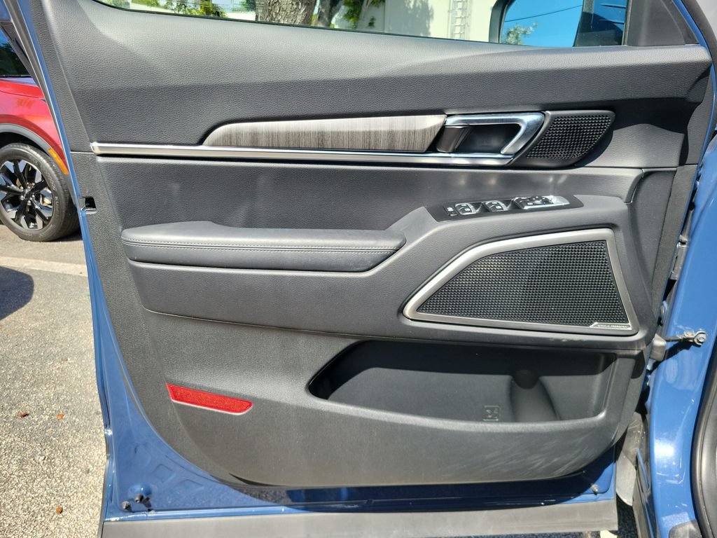 Certified 2023 Kia Telluride EX w/ EX Captain's Chair Package FWD image 16