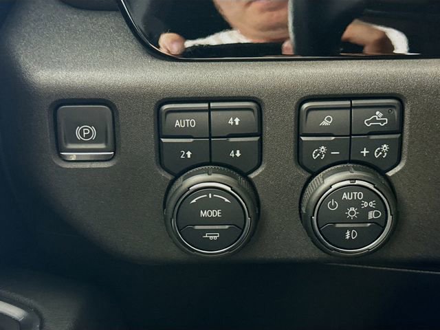 Used 2023 Chevrolet Silverado 1500 LT Trail Boss w/ LT Trail Boss Premium Package image 11