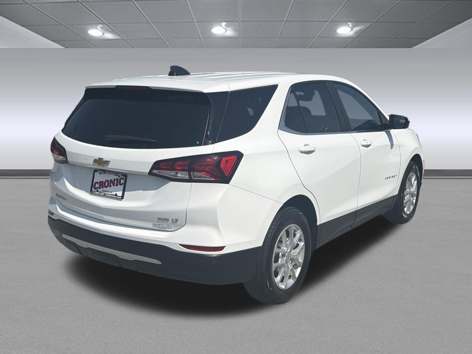Used 2024 Chevrolet Equinox LT AWD/4WD image 3