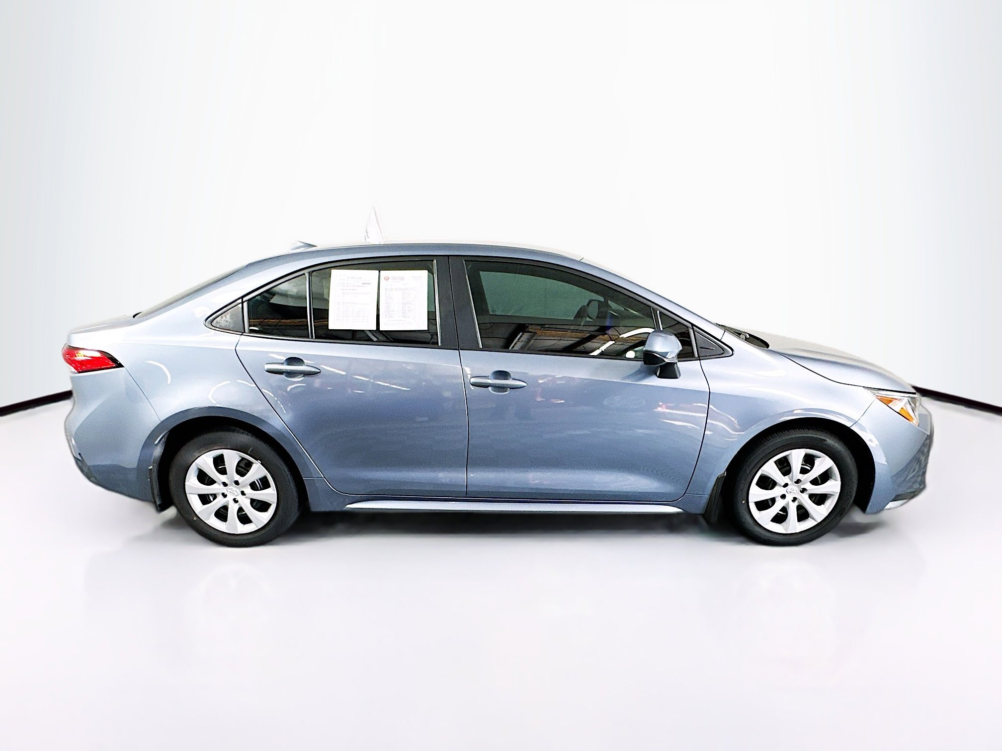 Used 2024 Toyota Corolla LE image 2