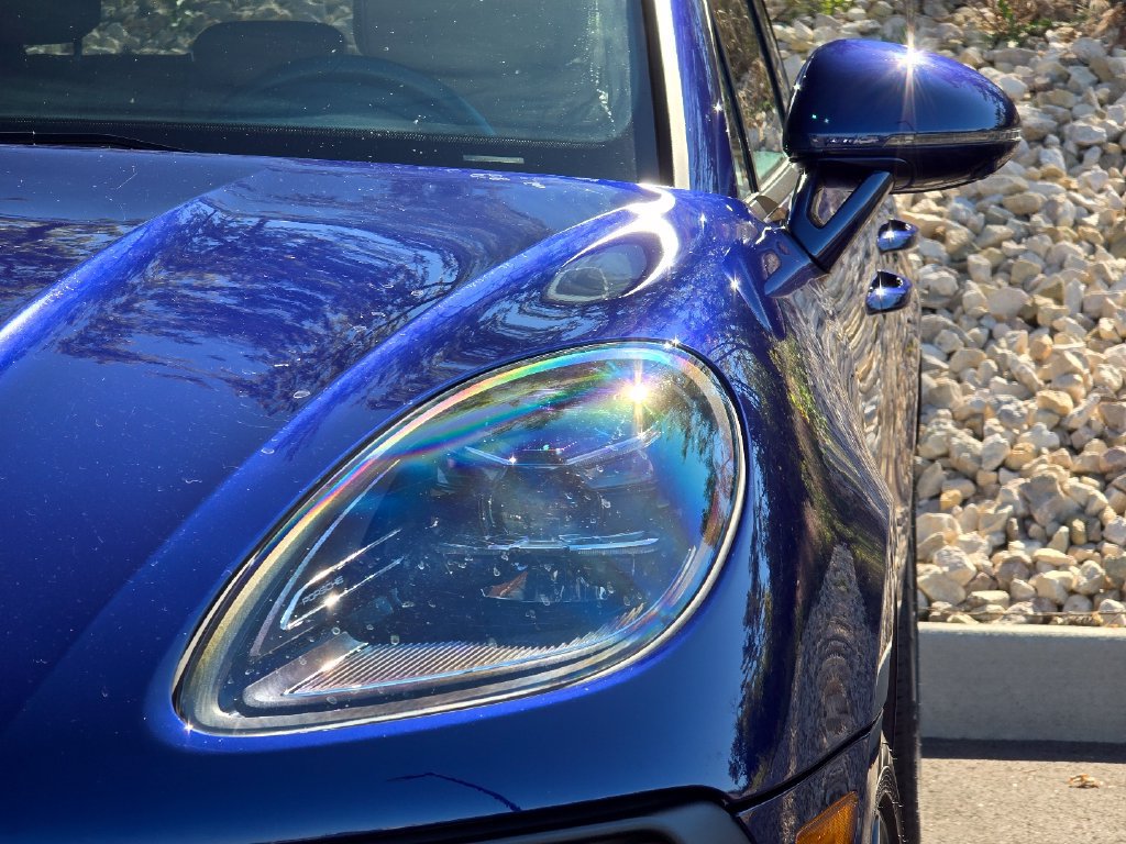 Used 2025 Porsche Macan AWD/4WD image 11