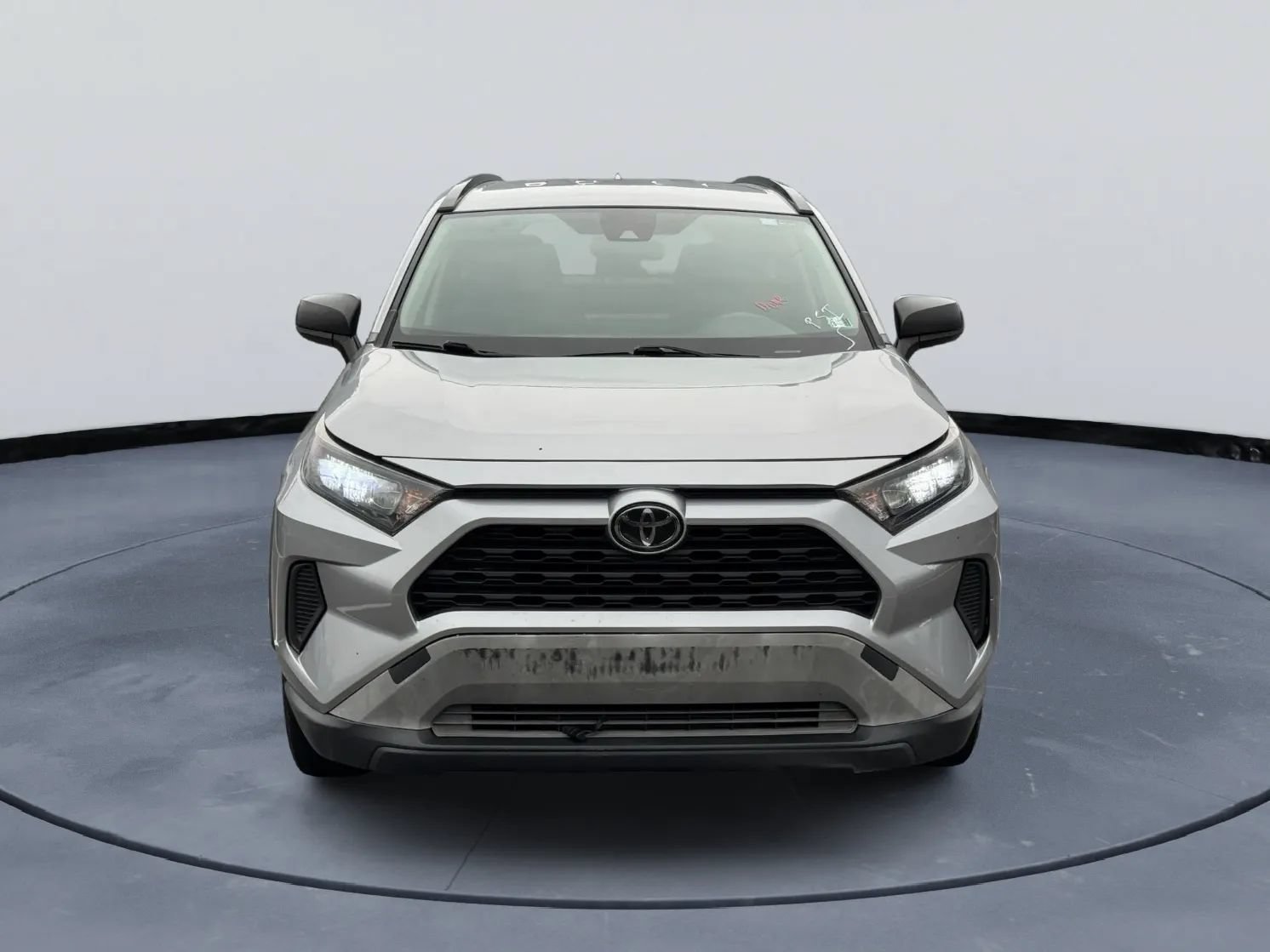 Used 2019 Toyota RAV4 LE FWD image 2
