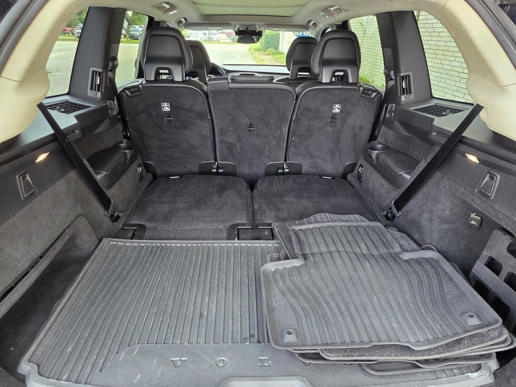 Used 2018 Volvo XC90 T6 Momentum w/ Convenience Package AWD/4WD image 13