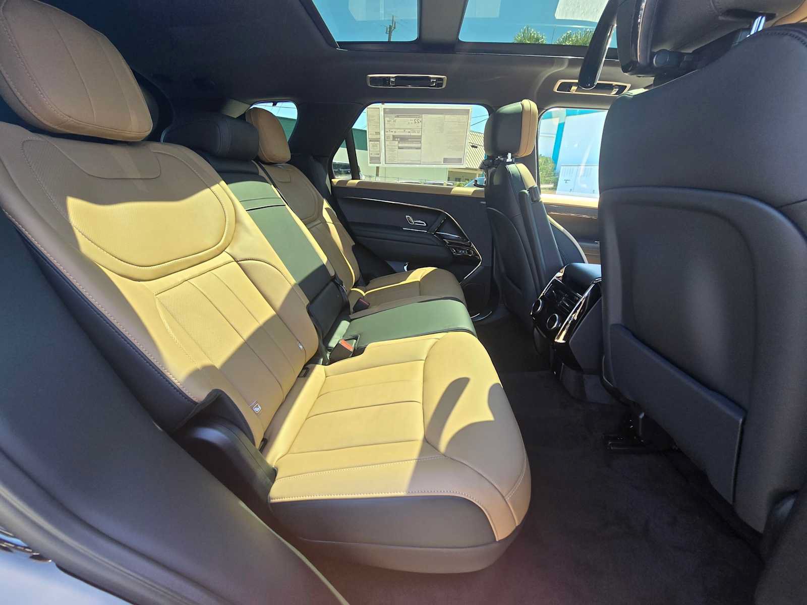New 2026 Land Rover Range Rover Sport Dynamic SE AWD/4WD image 12