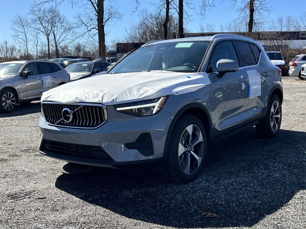 New 2025 Volvo XC40 B5 Core w/ Protection Package Premier