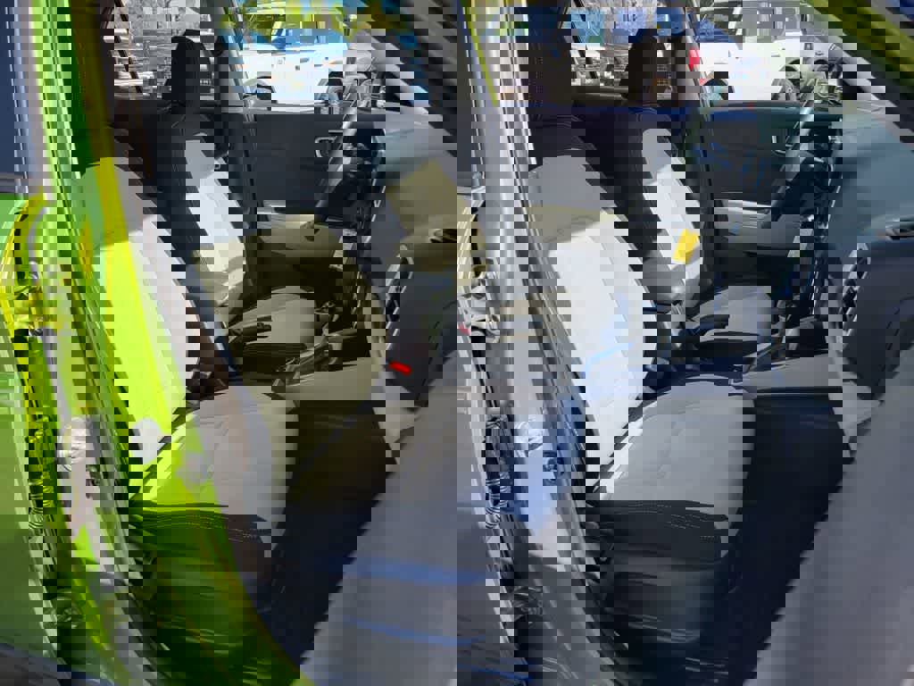 Used 2023 Hyundai Venue SEL FWD image 16