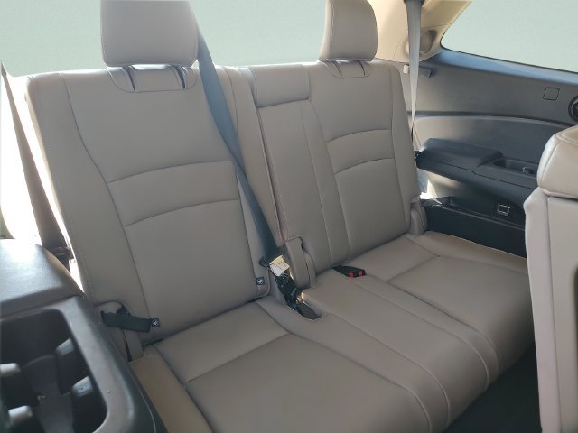 Used 2020 Honda Pilot Touring image 32