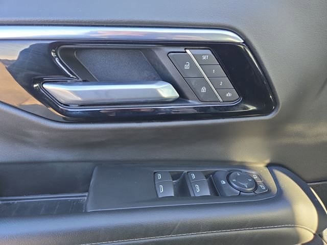 Used 2025 Chevrolet Suburban LT image 15