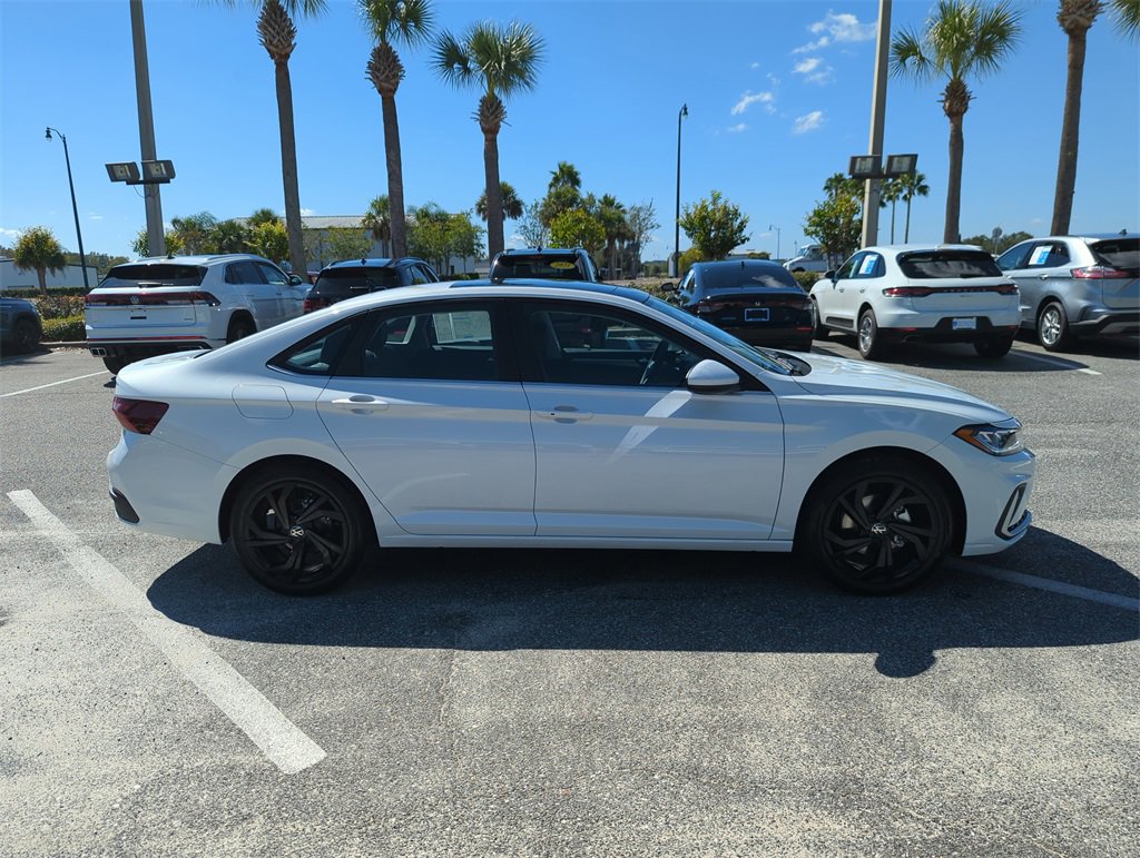 New 2026 Volkswagen Jetta SE image 3