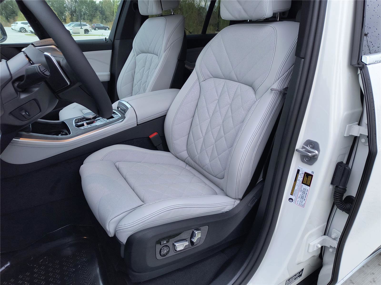 New 2026 BMW X5 sDrive40i image 7