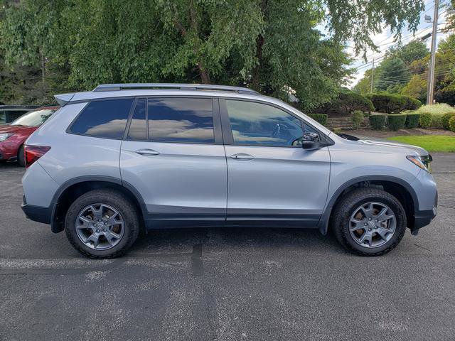 Used 2024 Honda Passport TrailSport image 2