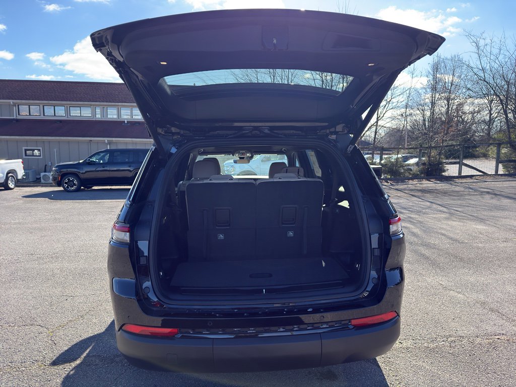 New 2025 Jeep Grand Cherokee L Limited w/ Black Appearance Package image 17