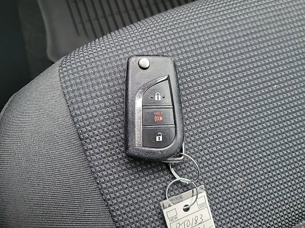 Used 2021 Toyota RAV4 LE image 25