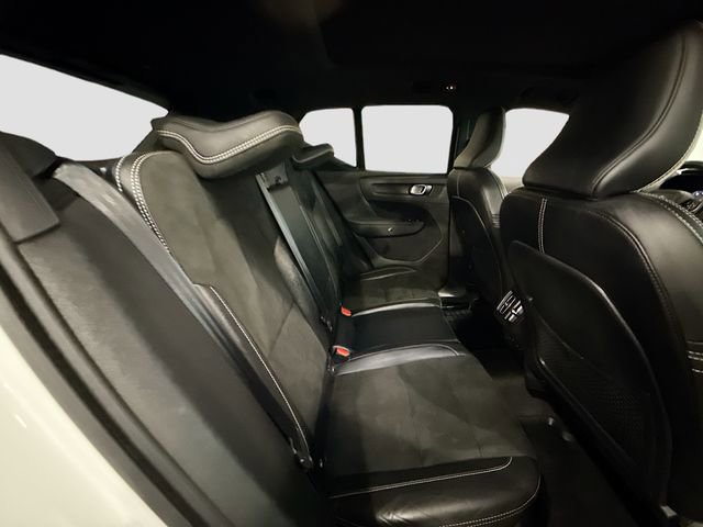 Used 2021 Volvo XC40 T5 R-Design w/ Climate Package image 28