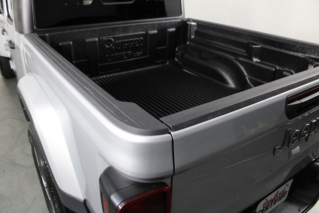 Used 2023 Jeep Gladiator Overland image 17