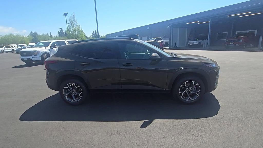 Used 2024 Chevrolet Trax LT FWD image 7