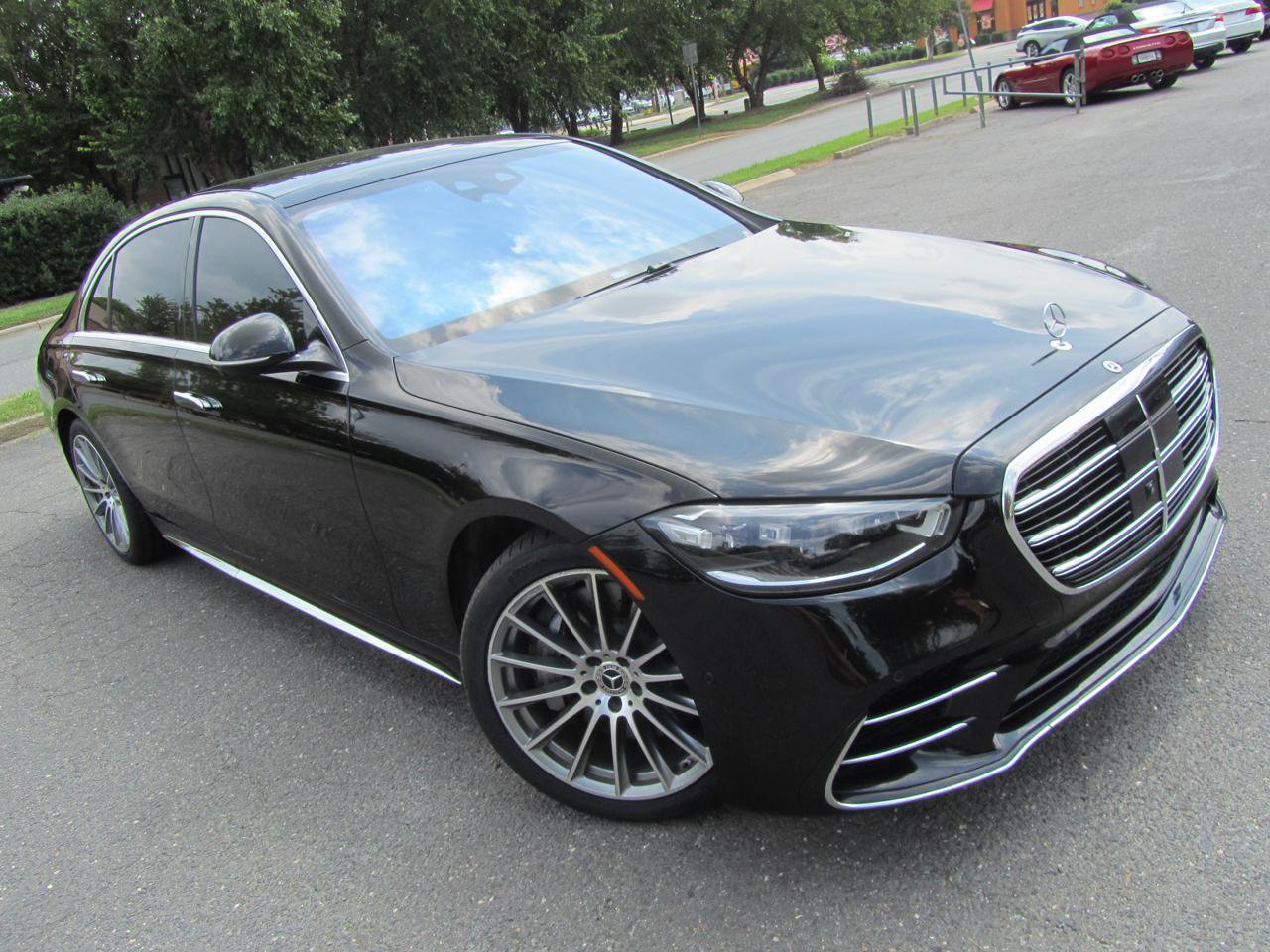 Used 2022 Mercedes-Benz S 580 4MATIC Sedan w/ AMG Line Package image 3