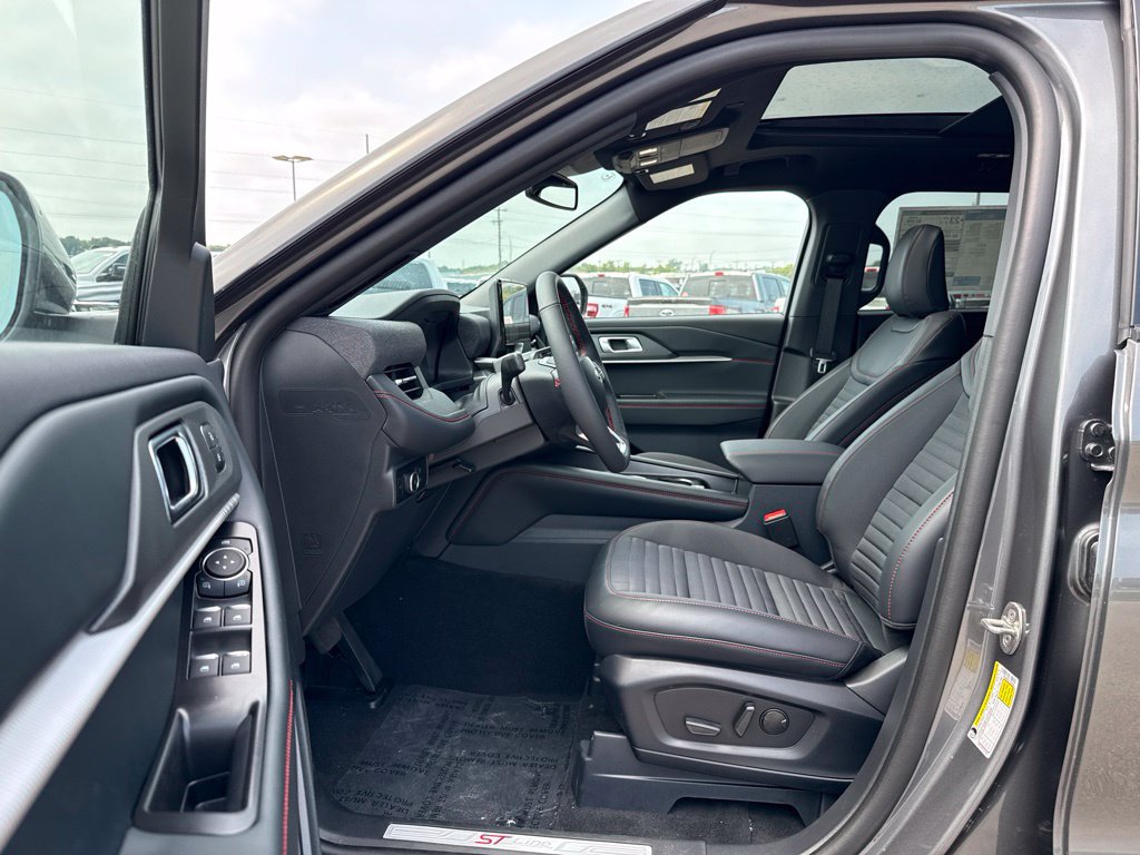 New 2026 Ford Explorer ST-Line w/ ST-Line Street Pack AWD/4WD image 25