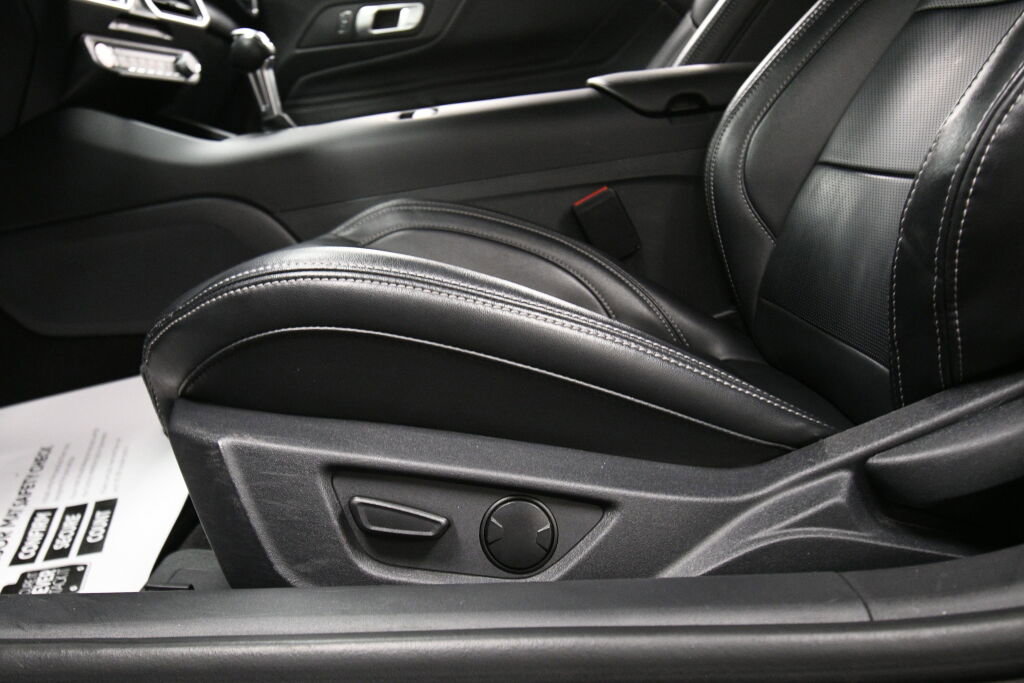 Used 2025 Ford Mustang Premium RWD image 11