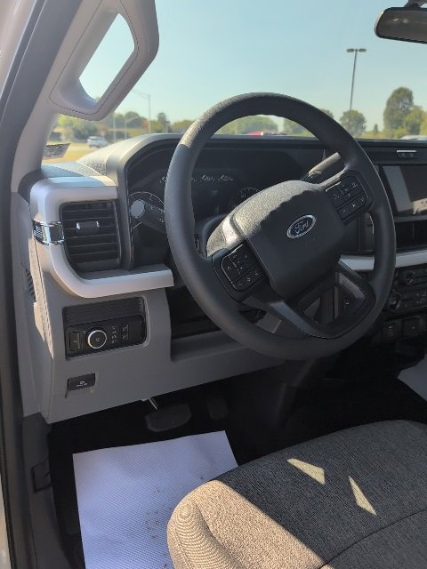 New 2026 Ford F250 4x4 Regular Cab Super Duty image 5