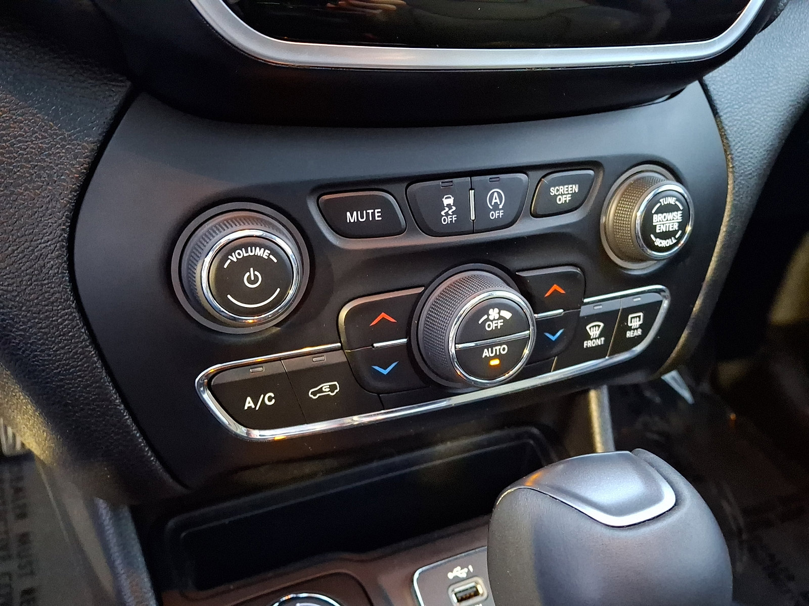 Used 2021 Jeep Cherokee Limited w/ Elite Package image 23