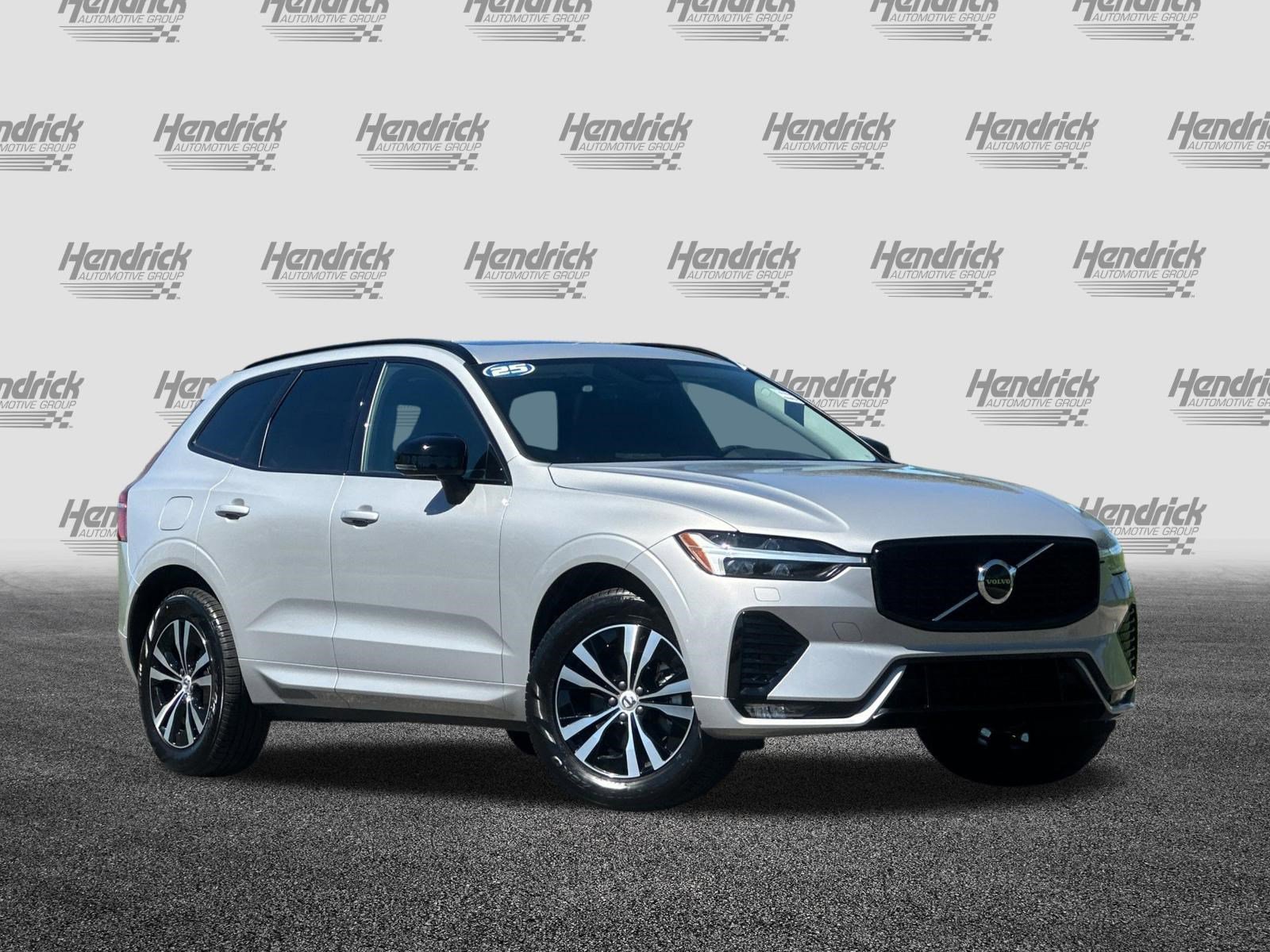 Used 2025 Volvo XC60 B5 Core image 2